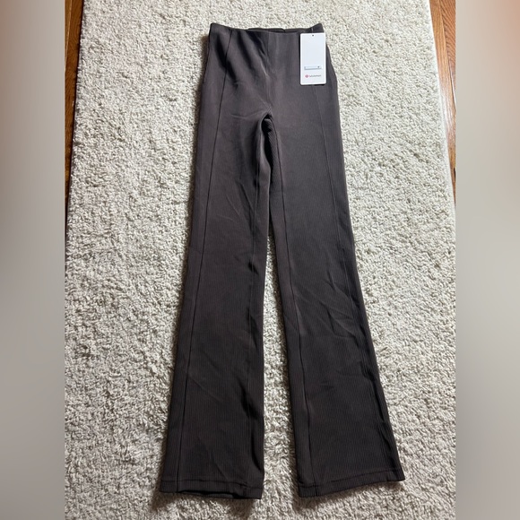 Lululemon Size 2 Ribbed Softstreme Flared Pants NWT - Picture 1 of 6
